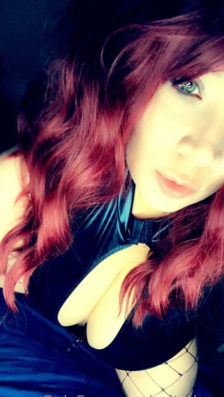 caitydrop hot actress pictures