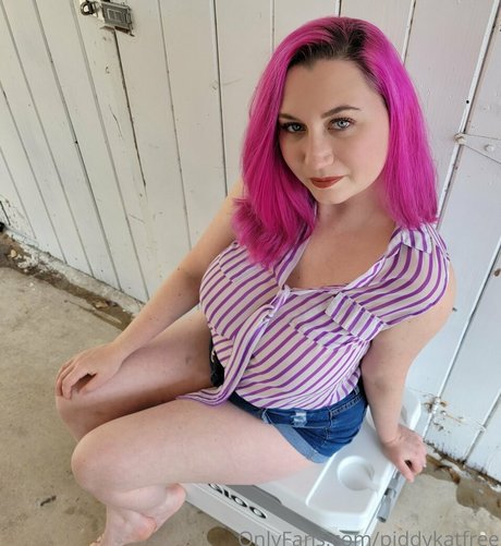 piddykatfree beautiful model pic