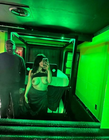 queenathalia star beautiful img