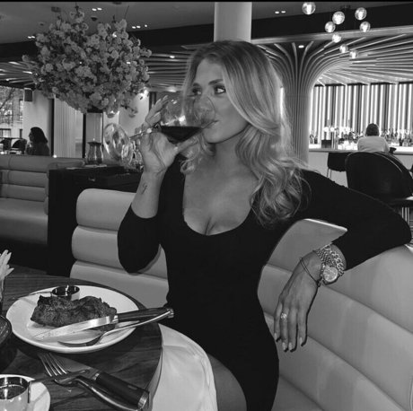 Thebigtittiecommittee star beautiful pics