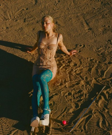 Phoebe Bridgers porn actress picture