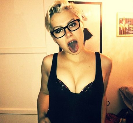 Phoebe Bridgers pornstar art gallery