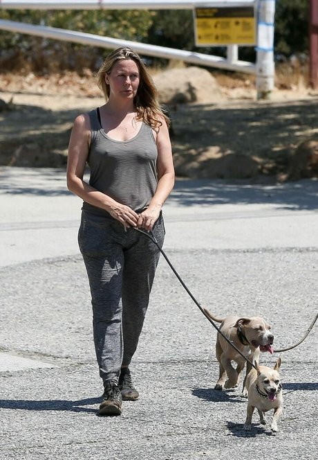 Alicia Silverstone Profile pic