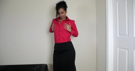 Horny Lily adult star img