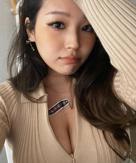 Kang Hee Yoon model adult picture