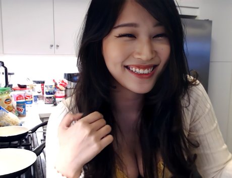 Kang Hee Yoon model high quality image