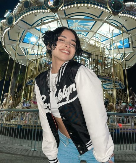 Ashleyrqe model erotic pictures