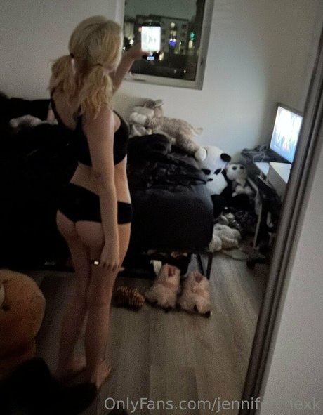 Jenniferchexk art star gallery