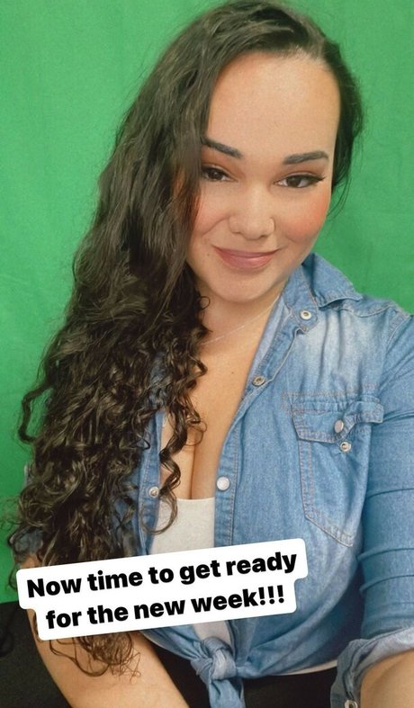 Maggie Renee model free pictures