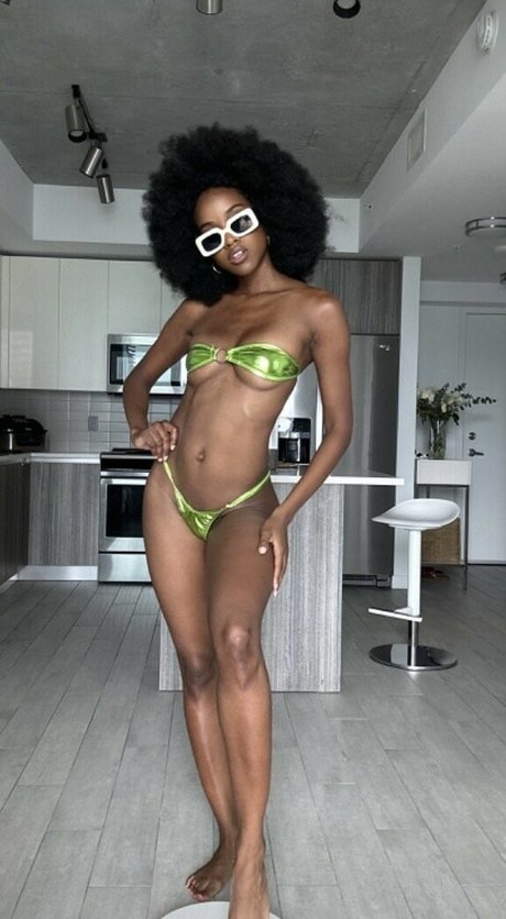 Hello Bombshell adult model galleries