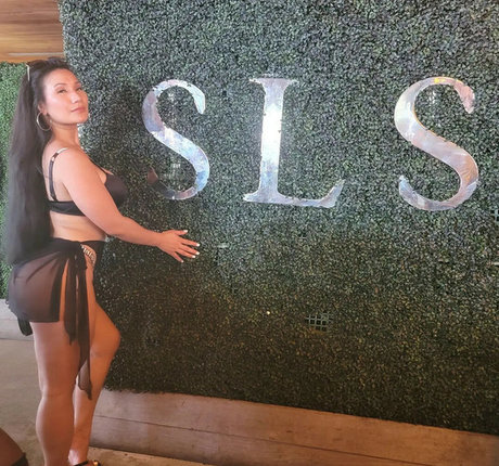 Tina Khm pretty star img