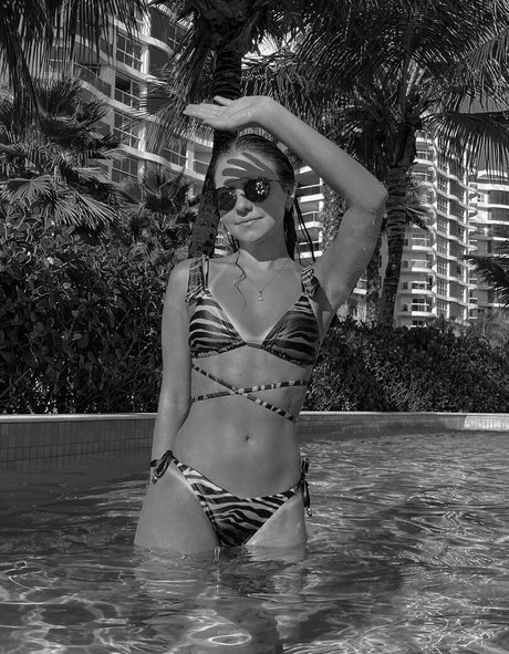 Nicole Loures exclusive model picture