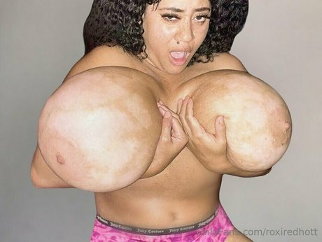 roxiredhott pornstar naked pics