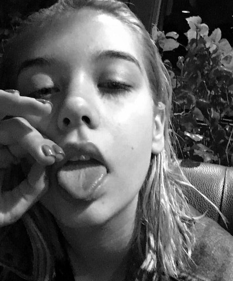 Amanda Steele model sexy galleries