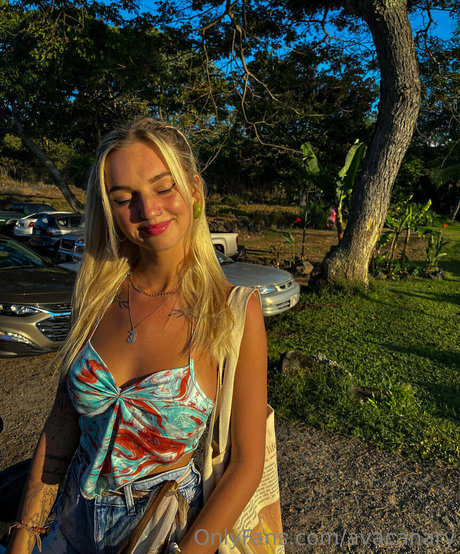 avacanary exclusive pornstar photo