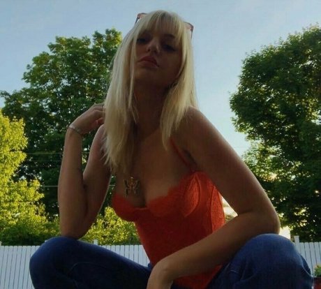 avacanary adult actress img