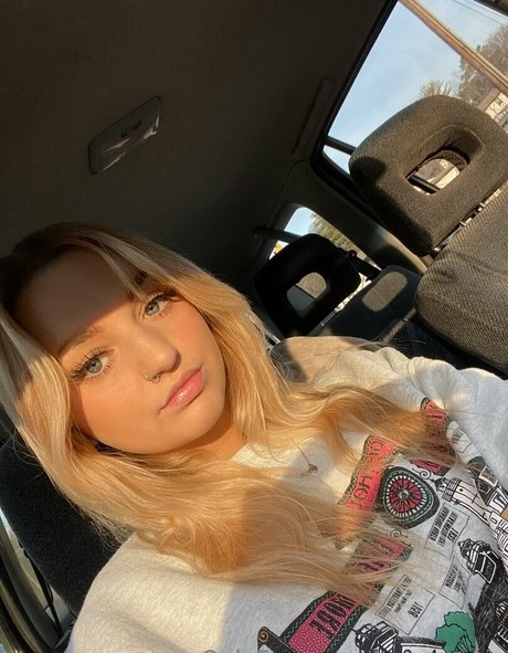 avacanary nice actress images