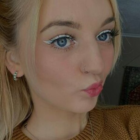 avacanary Profile pic