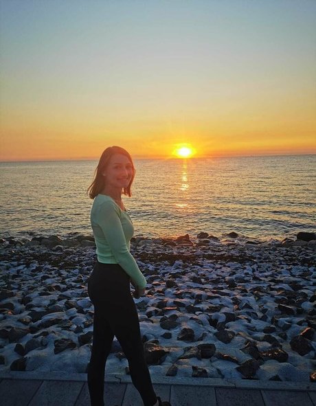 brunnette3 hot actress pics