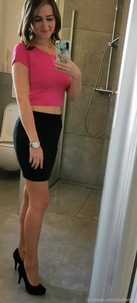 brunnette3 naked star photo