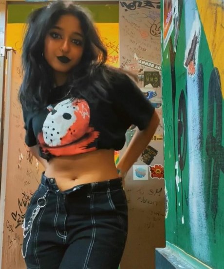 Maitreyi Ramakrishnan model top archive