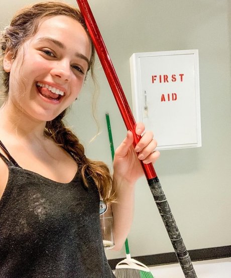 Mary Mouser pornstar nudes photo