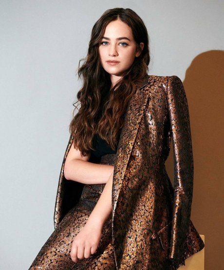 Mary Mouser art star pics