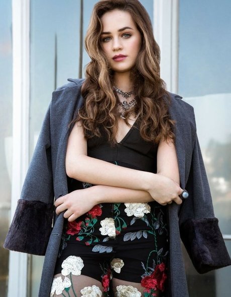 Mary Mouser sex pornstar photo