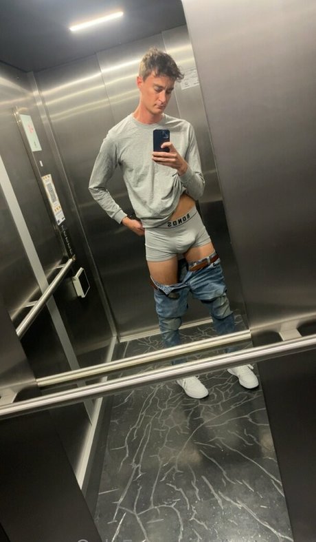 justmax_ pornographic star img