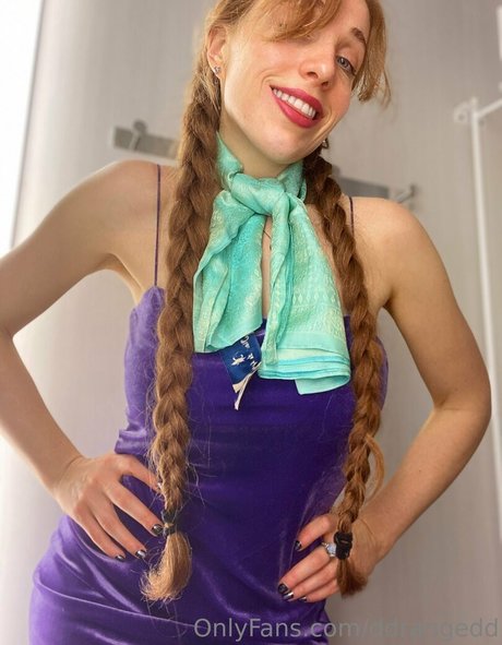 rawwbuns star nude picture