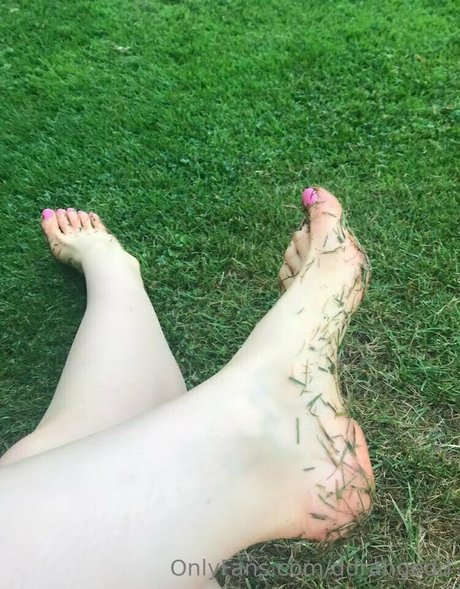 rawwbuns model sexy photo