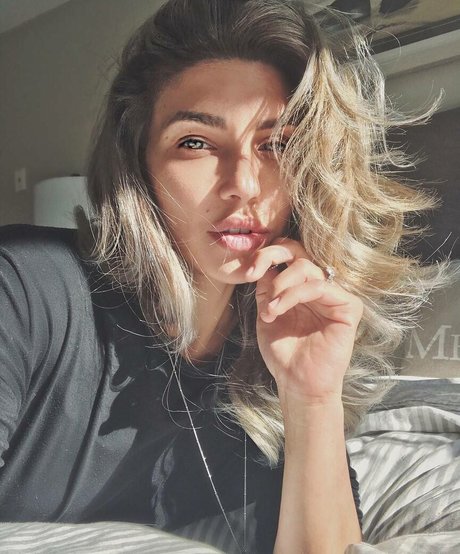 Juliana Harkavy model hd pics