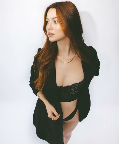 Beatriz Braz pornstar adult photo