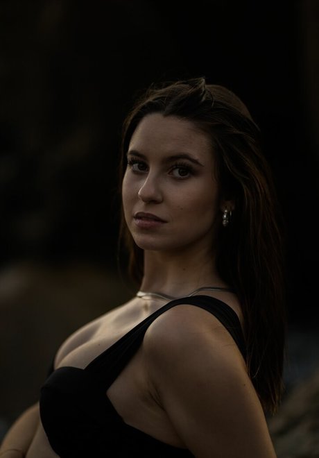 Beatriz Braz naked star photo