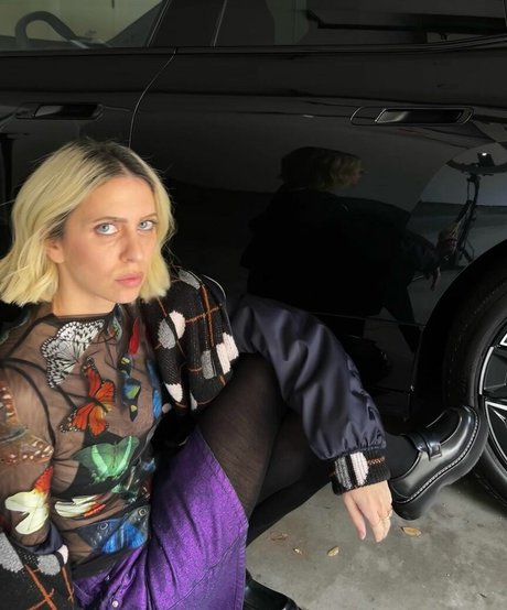 Hila Klein star pretty picture