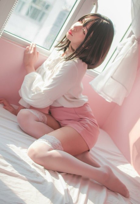 Emiliabear naked model galleries