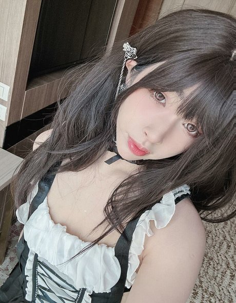 Emiliabear pretty pornstar img