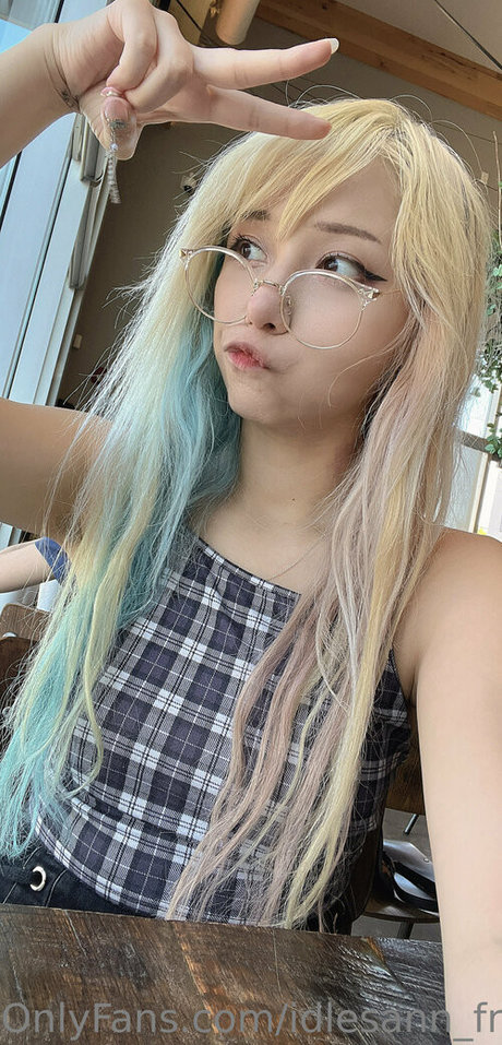 idlesann free art model pic