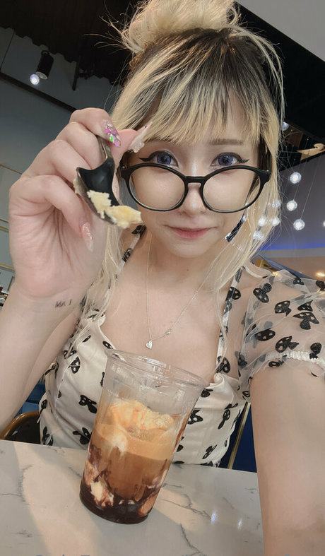 idlesann free model pornographic image