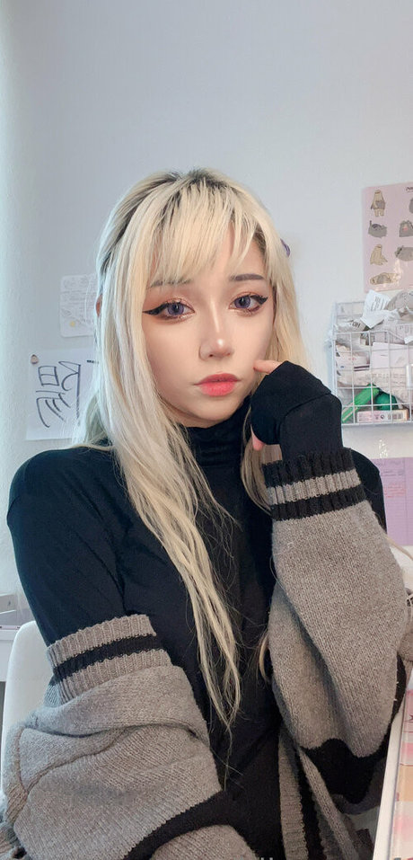 idlesann free nude actress photos