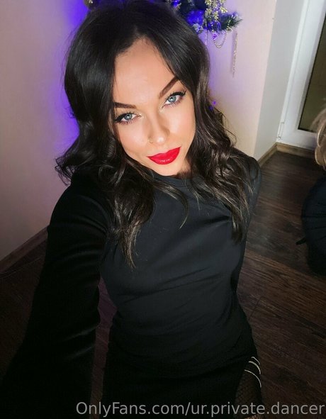 urr private dance model nude pic