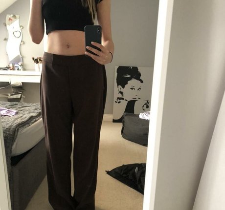 Depop Wins model art img