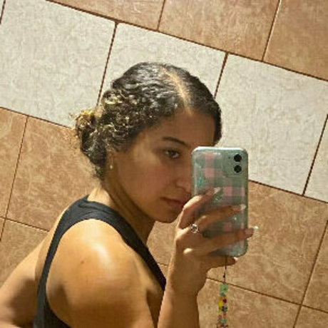 BeeLov3 xxx model photo