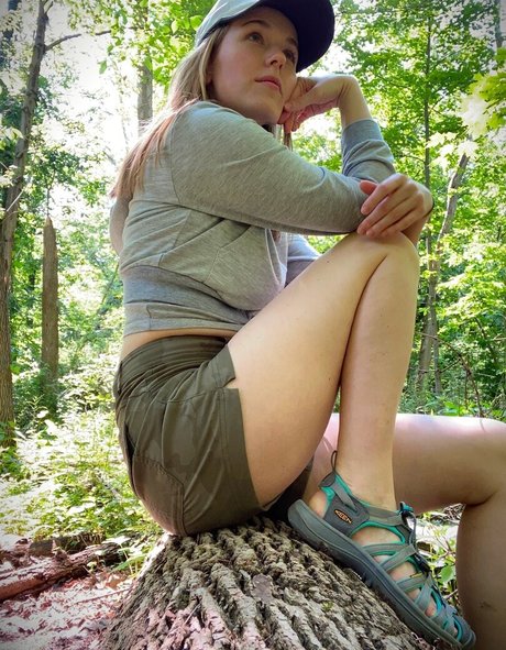 DatOtterGirl naked pornstar archive