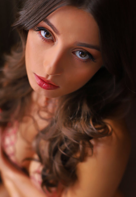 Anna Zapala hd actress pics