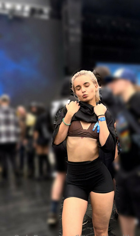 linacuttsmiller art model pic