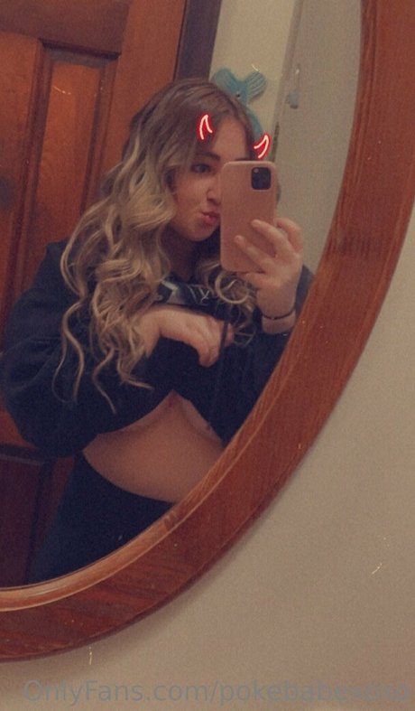 Pokebabexoxo nude pornstar pic
