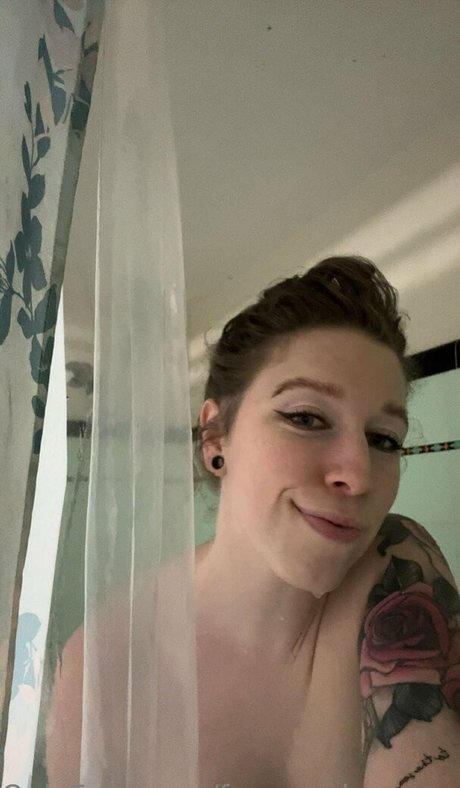 free perky peaches hot pornstar photo