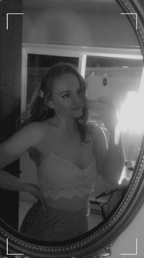 ivypearl42069 naked pornstar pics