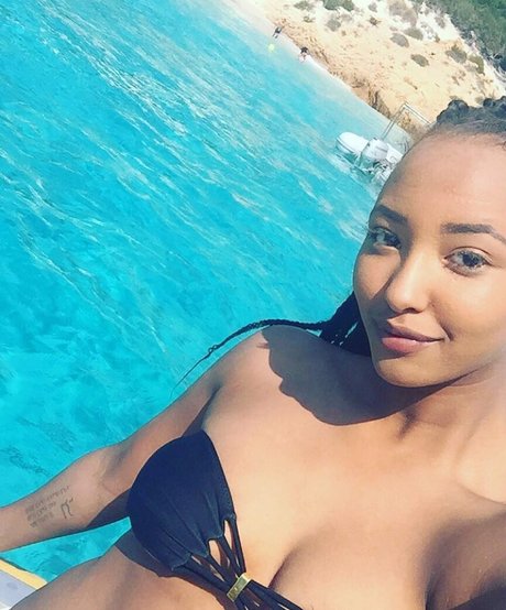 Naomi Schiff model naked photo